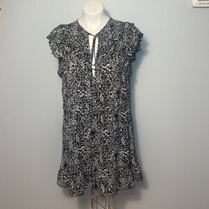 Liza Byrd ladies floral ruffled dress. large . Black with white floral print